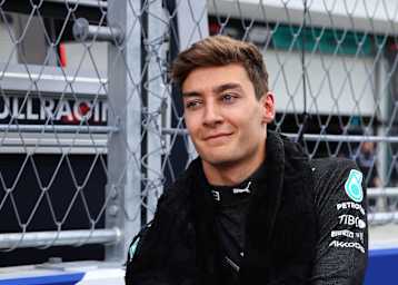 Jenson Button liefert eine Erklärung dafür, warum George Russell weniger frustriert klingt als sein Teamkollege Lewis Hamilton