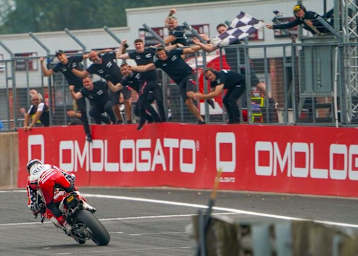 Das Ducati-Team feierte mit den Fahrern