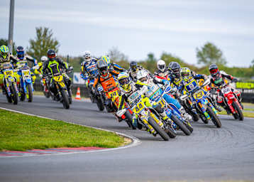Start in Oschersleben: Deitenbach vor Schmidt und Szalai (13)