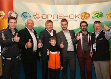 Die Youthstream-Delegation traf sich mit Vertretern der russischen Föderation in Orlyonok (3.v.r.: David Luongo)