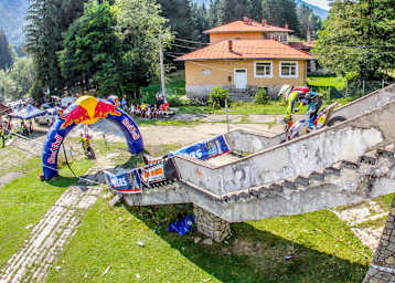 Marcel Teucher: Im alten Hotelkomplex von Poiana Marului