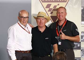 Dorna-CEO Carmelo Ezpeleta mit Kenny Roberts sen. und Kenny Roberts jun.
