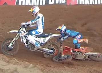 Simon Längenfelder wurde zu Beginn des zweiten Laufs von Kay de Wolf ausgebremst