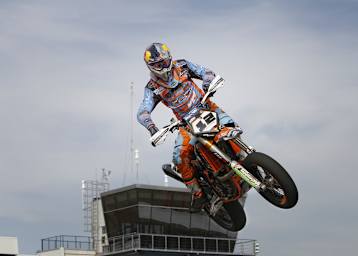 Auf dem Supermoto-Bike sehen wir Hiemer 2011 nur selten