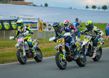 Deitenbach (44), Szalai (13), Class (111) nach dem Start