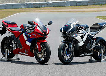 Die Serien- (li.) und Rennversion der neuen Honda CBR600RR