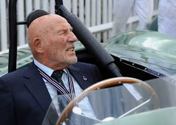 Sir Stirling Moss befindet sich wieder auf dem Weg der Besserung