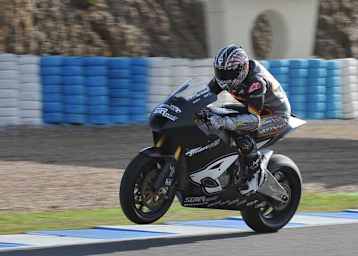 Damian Cudlin auf der Suter-BMW