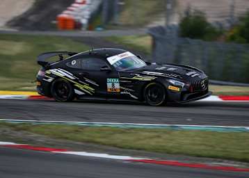 Der Mercedes-AMG GT4 vom DLV-Team Schütz Motorsport auf dem Nürburgring
