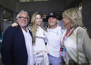 Die Rosbergs: Keke, Vivian, Nico und Sina beim WM-Titelgewinn 2016