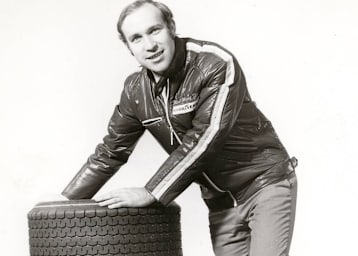 Herr der Profile: Karl Heinz Tibor 1970, Rennreifen-Sortiment mit serienmäßigen und selbstgeschnitzten Profilen  