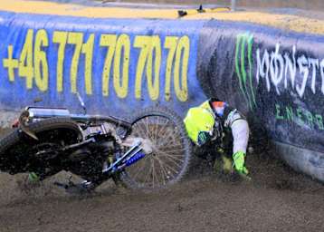 Bei diesem Sturz in Auckland verletzte sich Darcy Ward