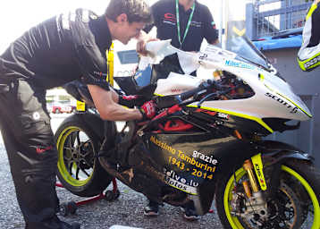 Viel blieb an der MV Agusta F4RR nicht ganz