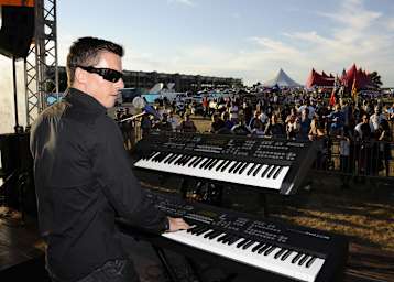 Erstaunlich, dass James Toseland überhaupt noch Piano spielen kann