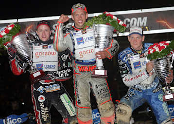 Andreas Jonsson (Mitte) gewann den GP in Gorican