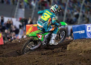 Eli Tomac setzte sich am Ende in Daytona gegen Roczen durch