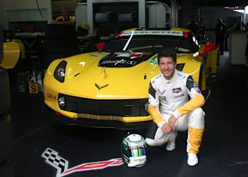 Mike Rockenfeller vor der Corvette C7.R bei den 24h von Le Mans 2018