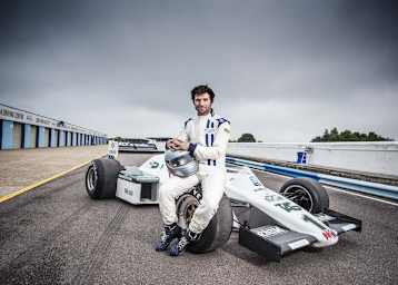 Guy Martin darf im FW08C Gas geben
