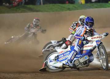 Nicki Pedersen (vorne) gewann das Finale
