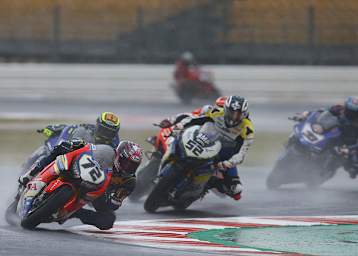 Rennen 1: Takahashi vor Cortese, Delbianco, Rinaldi und Melandri