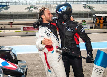 Jubel bei Mathias Beche über die Pole-Position für die 4h Le Castellet