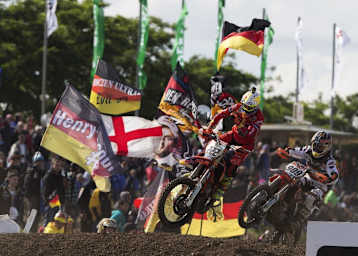 Im Talkessel herrschte wieder eine ausgezeichnete Stimmung unter den Zuschauern und Lukas Neurauter (909) hielt Antonio Cairoli (222) in Schach