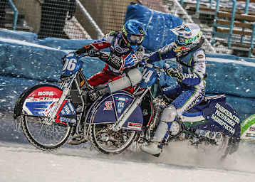 Dinar Valeev (weiß) gegen Weltmeister Koltakov