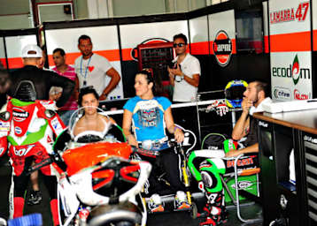 Alessia Polita (im Rollstuhl) zu Gast bei Barni Ducati