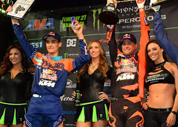 Ryan Dungey und Marvin Musquin auf dem Podium von Atlanta