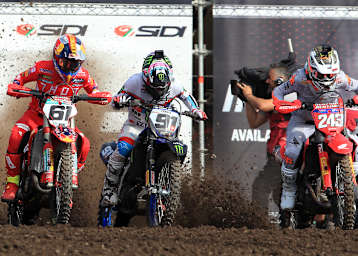 Jeremy Seewer (#91) setzte sich gegen Tim Gajser (#243) und Jorge Prado (#61) durch