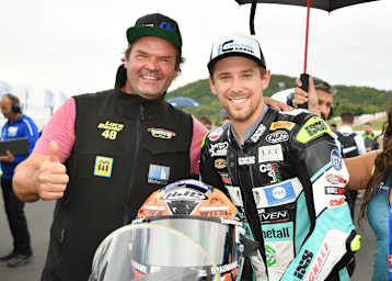 Günther Bauer (li.) bei der Superbike-WM in Most mit Philipp Öttl