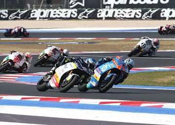 Hector Garzo (4) und Nicolas Sppinelli (29) kämpften während der ganzen Renndauer um den Sieg