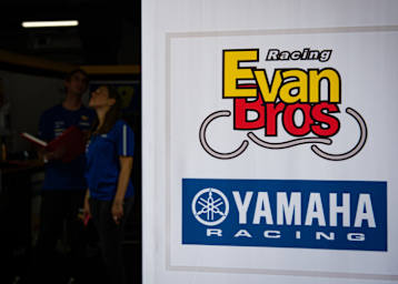 Ab Most sitzt ein anderer Italiener auf der schnellen Yamaha R6 des Teams Evan Bros