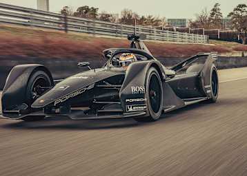 Fritz Enzinger: Der neu entwickelte Porsche-Antriebsstrang für die Formel E hat seine Feuertaufe bestanden. 