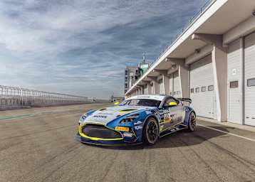 Der Zakspeed ∙ ESM Aston Martin Vantage GT4