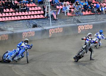 Im Finale: Nach dem Fahrfehler von Tai Woffinden (re.) gewann Matej Zagar