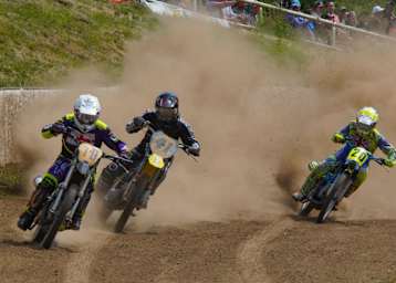 Paul Cooper vor Christian Hülshorst und Mitch Godden