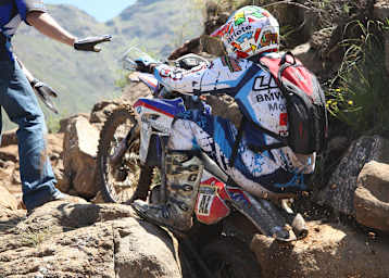 Andreas Lettenbichler kämpft sich durch Afrika