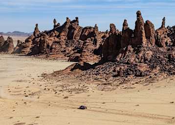Mattias Ekström/Emil Bergkvist stürmen durch grandiose Wüstenlandschaften