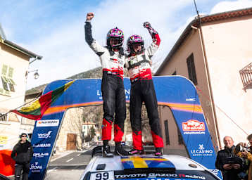 Oliver Solberg/Elliott Edmondson feiern ihren Rallye-Monte Carlo-Sieg