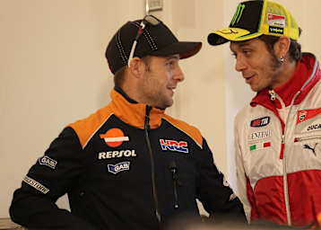 MotoGP 2012: Jonathan Rea im Gespräch mit Valentino Rossi