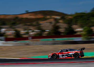 Eastalent Racing setzt die Bestzeit im ersten Training