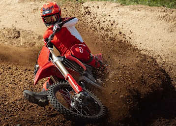 Ducati Desmo450 MX: Kürzere Übersetzung für mehr Dampf aus engen Kurven