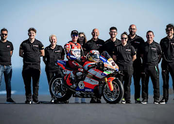 Alberto Surra und das Ducati-Team Motocorsa