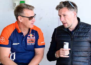 KTM-Sportchef Pit Beirer mit dem neuen Tech3-Teamanager Richard Coleman
