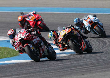 Bagnaia (9.) musste sowohl Binder (#33) als auch Ogura (#79) ziehen lassen