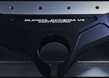 Per Laser wird die Ducati Superleggera V4 Centenario angekündigt