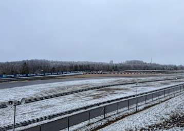 Schnee grüßte die Teilnehmer bei NLS1