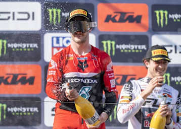 Jeffrey Herlings auf dem Podium in Almonte