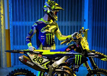 Yamaha-MX-Werksrenner im Design von MotoGP-Ikone Valentino Rossi